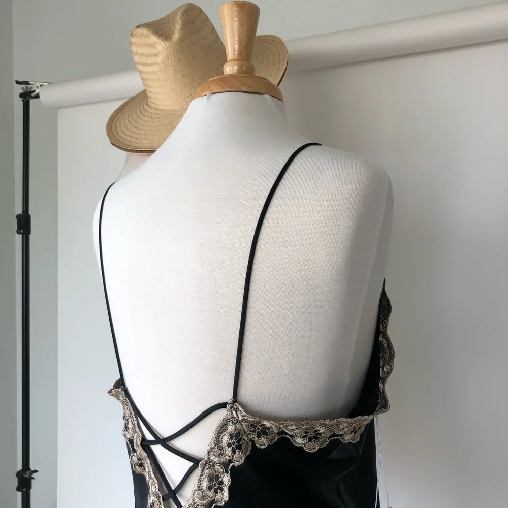 SOLD ❌ VINTAGE BLACK NIGHTDRESS WITH SCALLOP TRIM - Picture 2 of 8